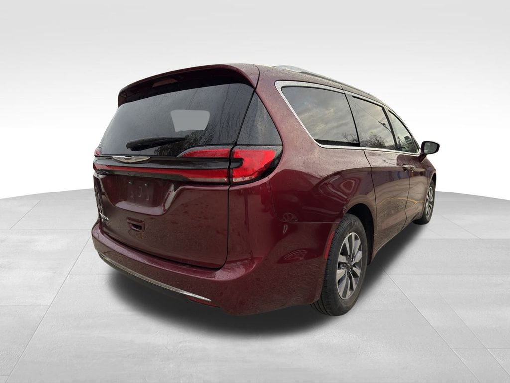 2021 Chrysler Pacifica Touring L photo 4