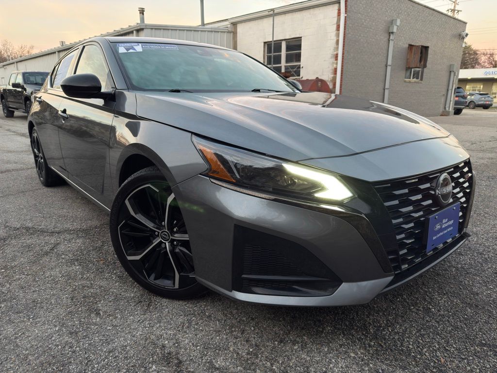 2023 Nissan Altima SR