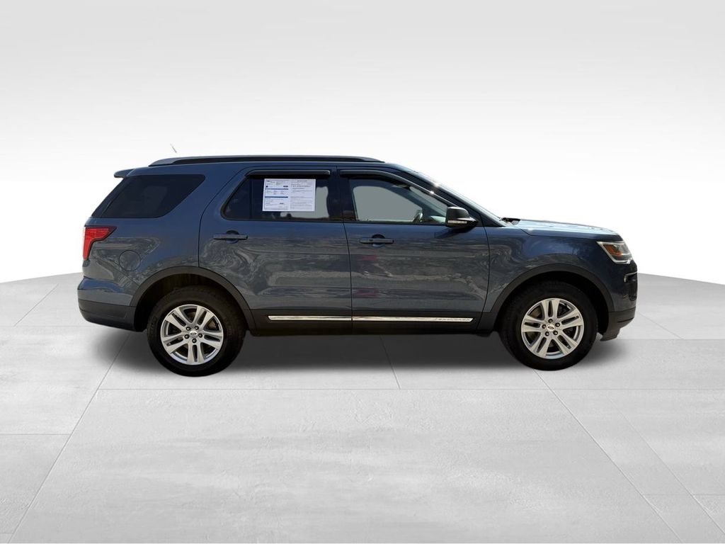 2019 Ford Explorer XLT photo 4