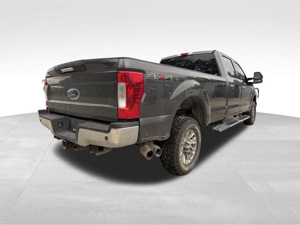 2018 Ford F-350 XLT photo 3