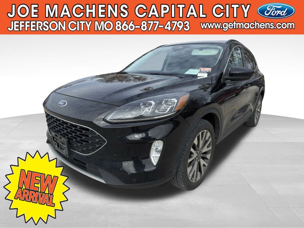 2022 Ford Escape Titanium photo 2