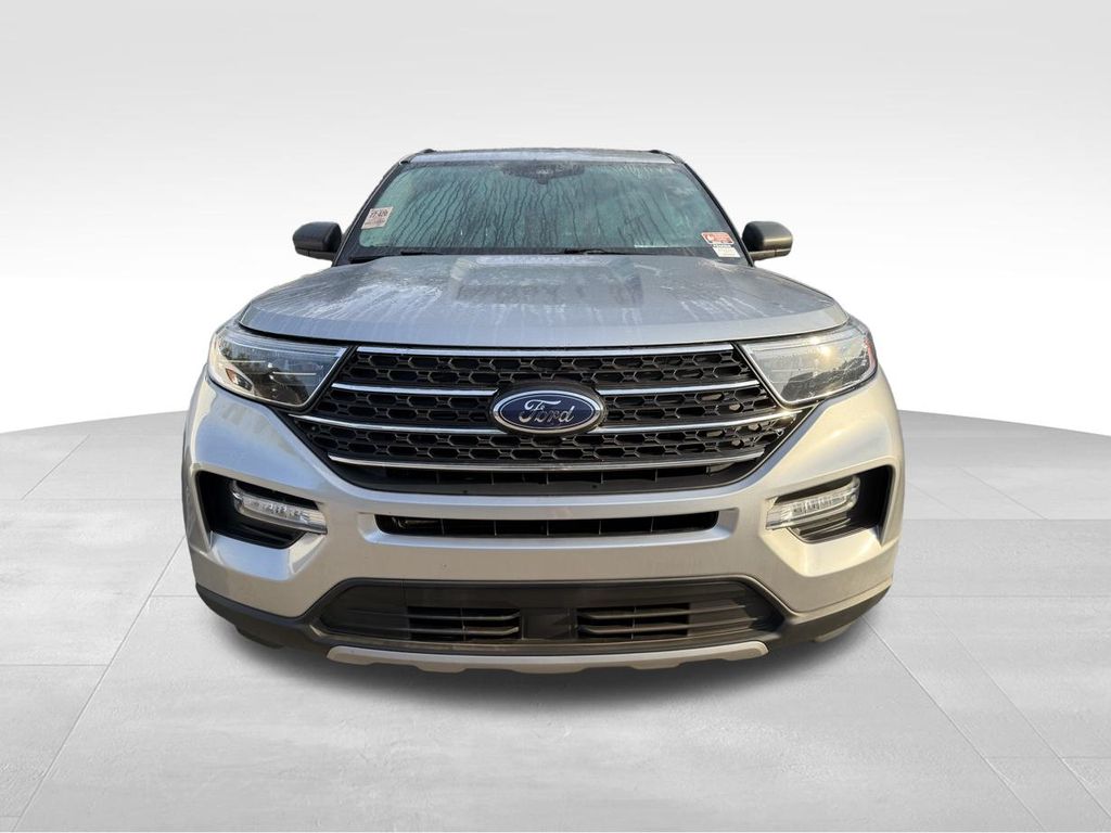 2023 Ford Explorer XLT photo 3