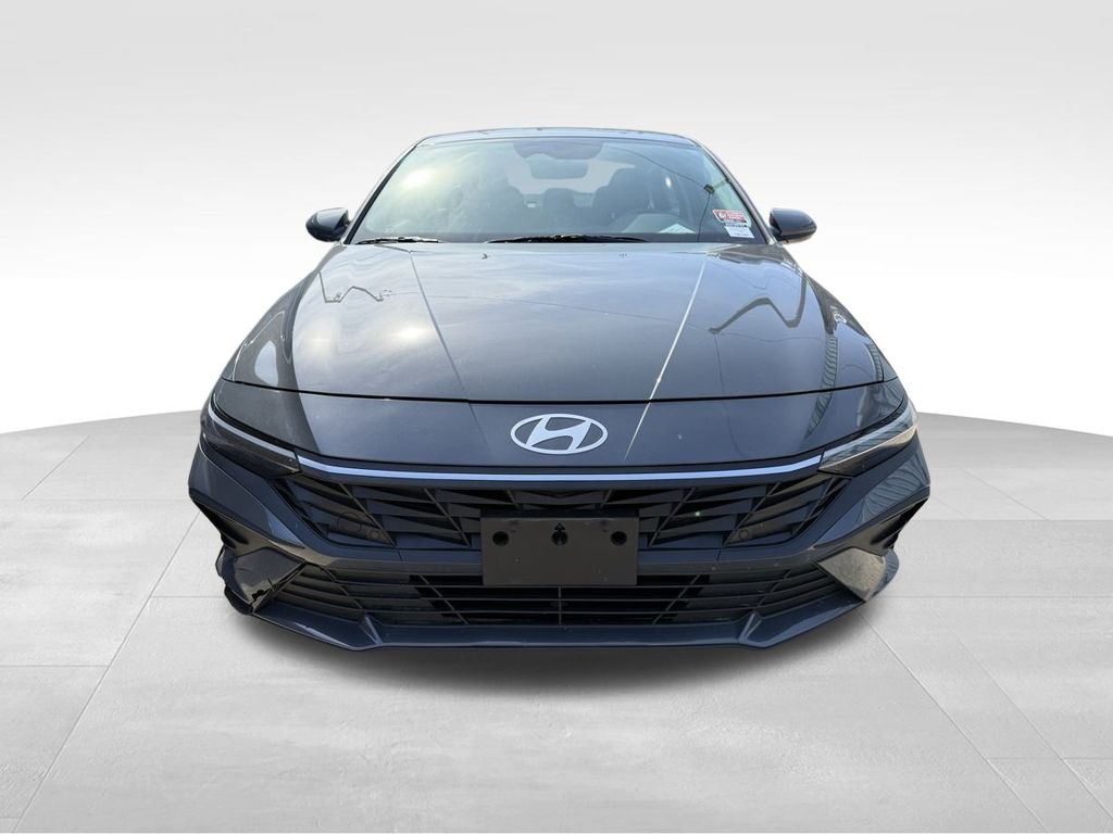 2024 Hyundai Elantra SEL photo 2