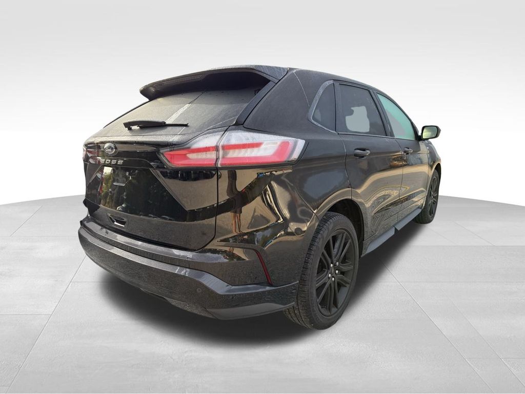 2022 Ford Edge ST photo 4