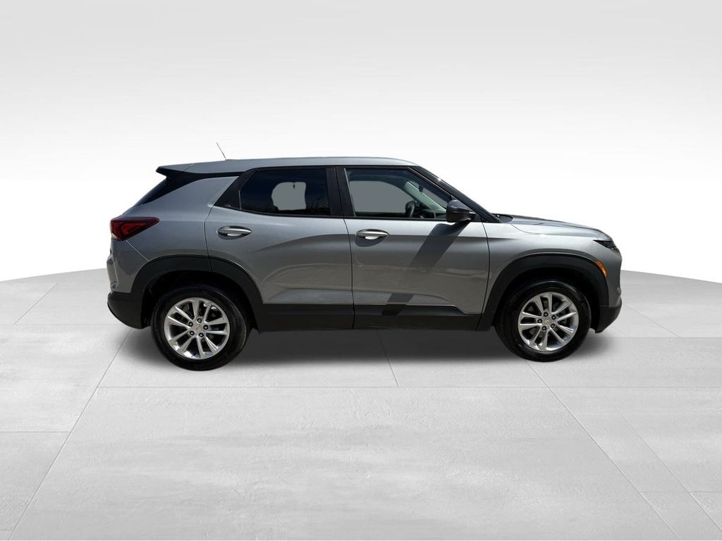 2024 Chevrolet Trailblazer LS photo 4