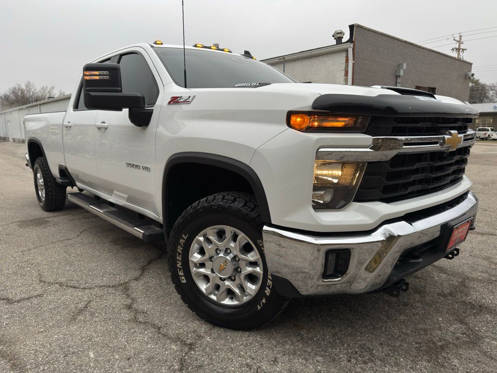 2024 Chevrolet Silverado 3500HD LT's photo