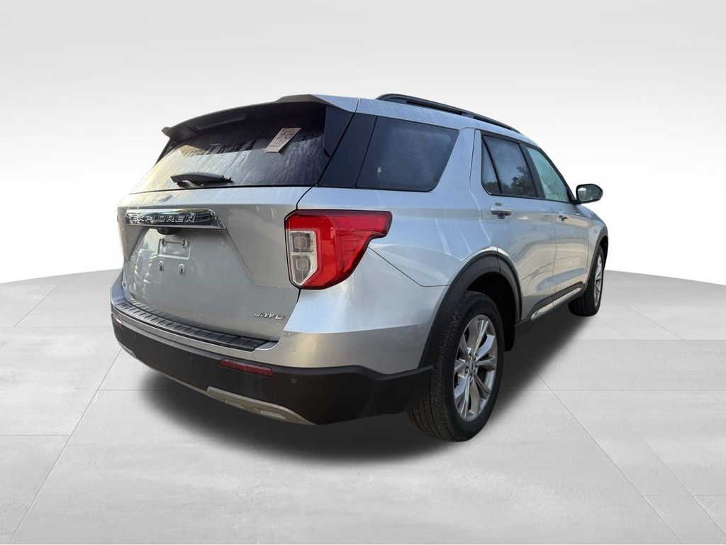 2023 Ford Explorer XLT photo 4