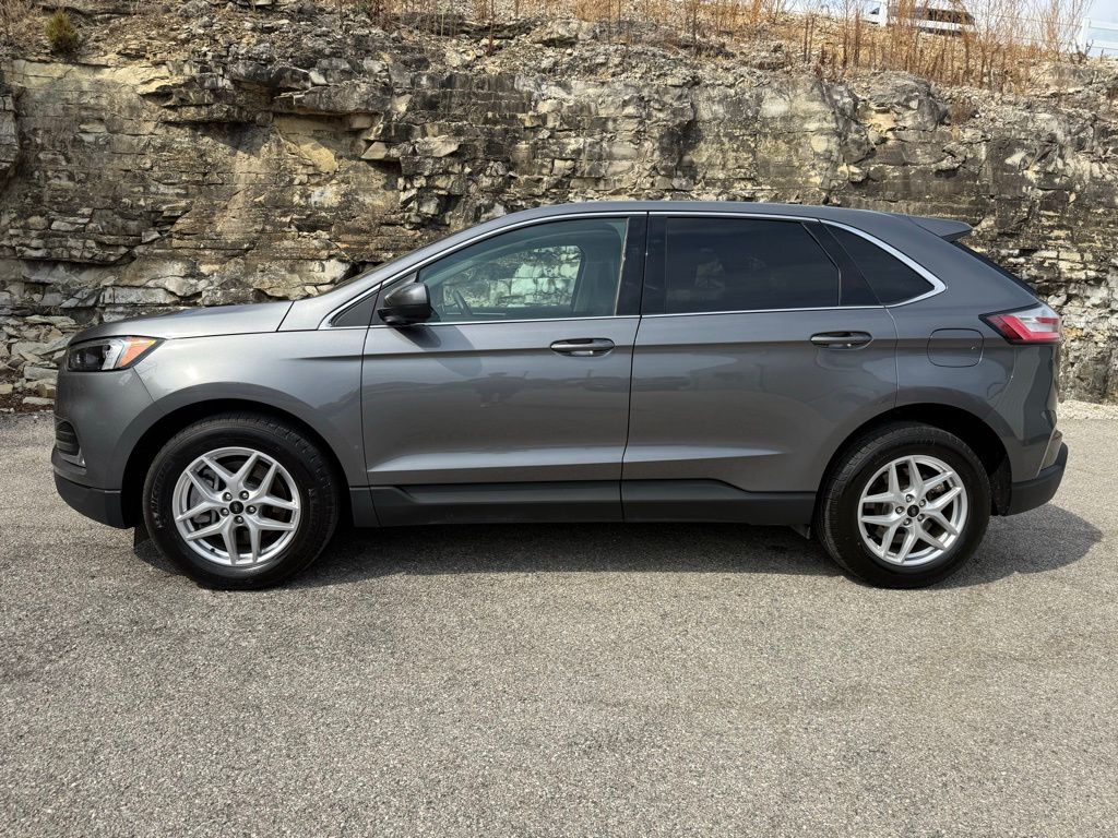 2024 Ford Edge SEL photo 3