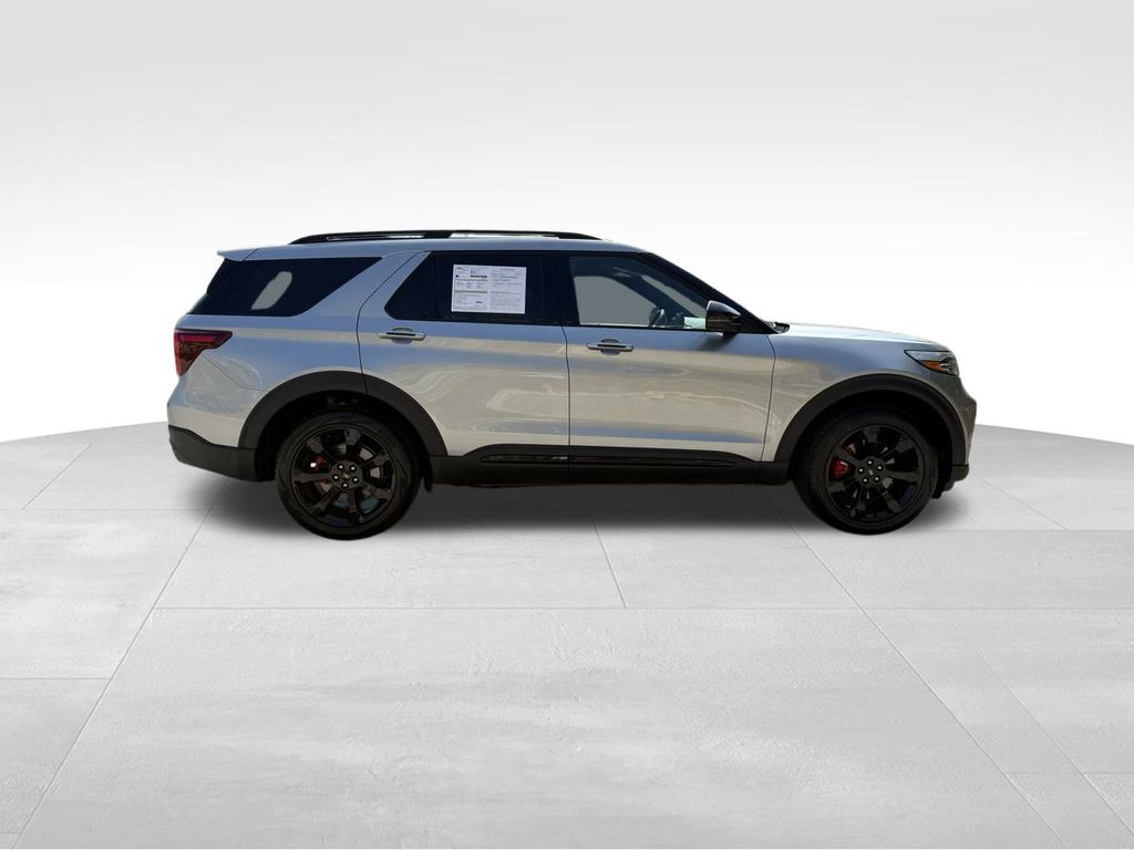2024 Ford Explorer ST photo 4