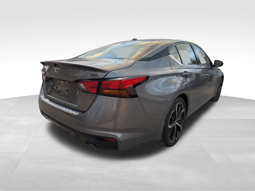 2023 Nissan Altima 2.5 SR photo 4