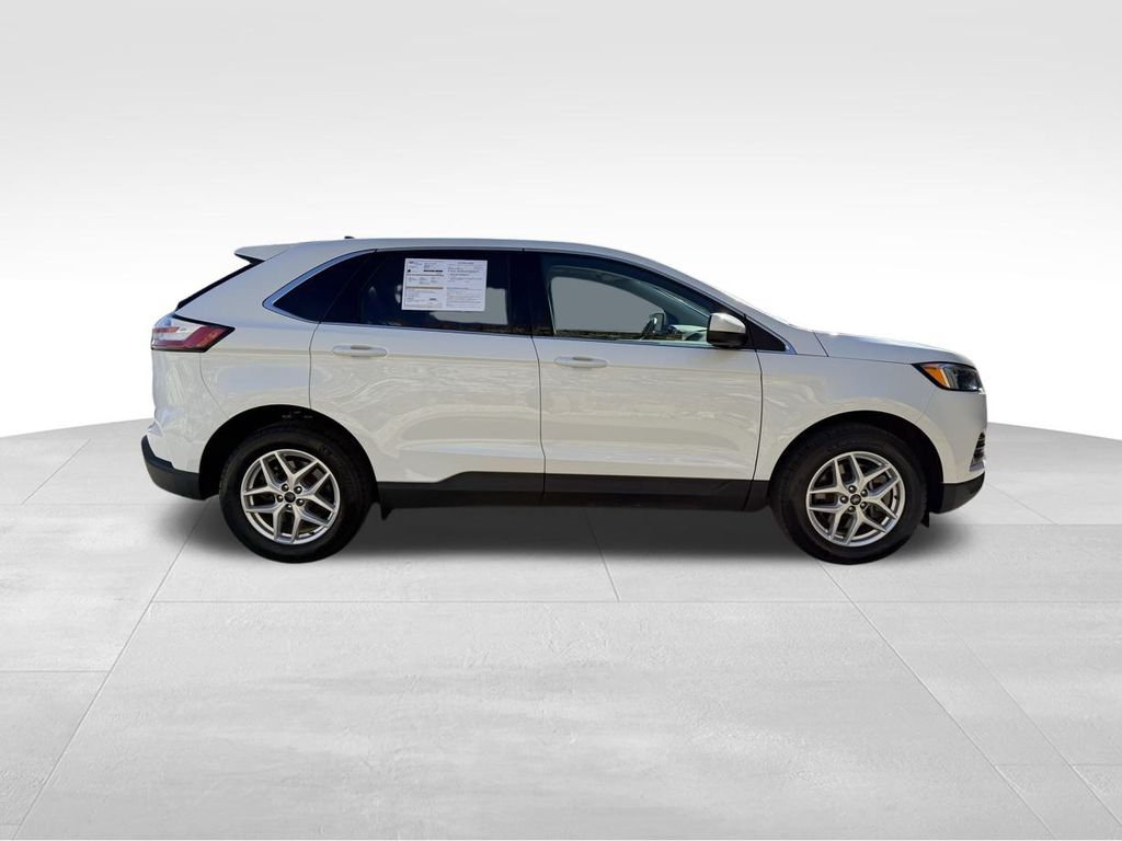 2023 Ford Edge SEL photo 4