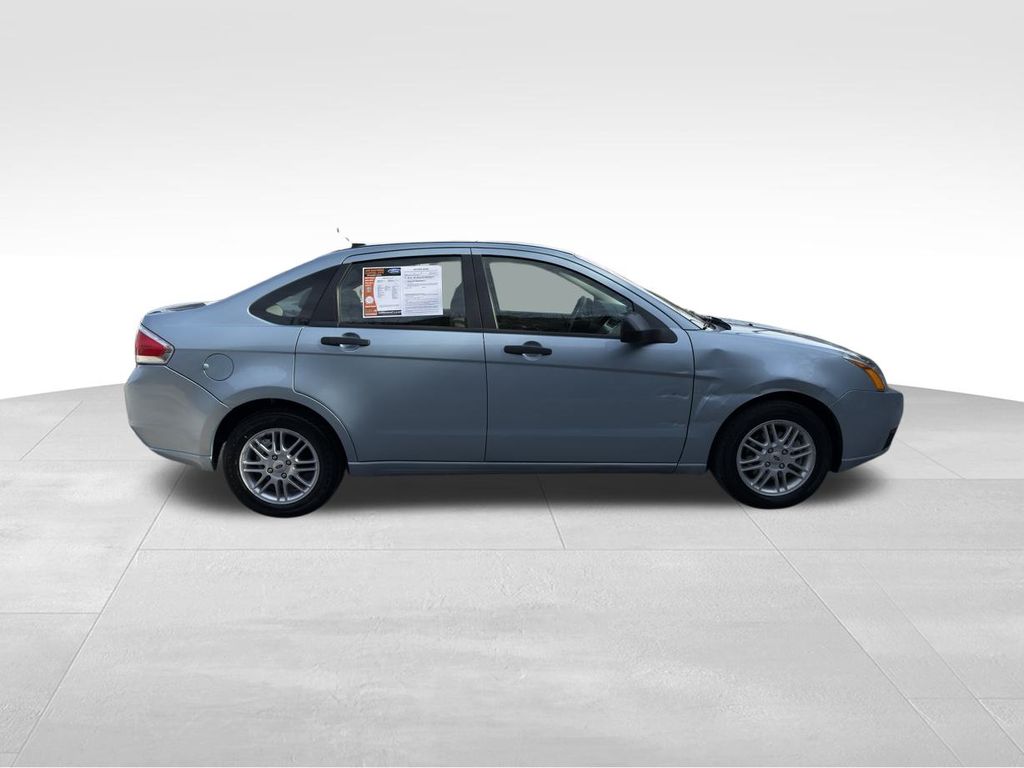 2009 Ford Focus SE photo 4