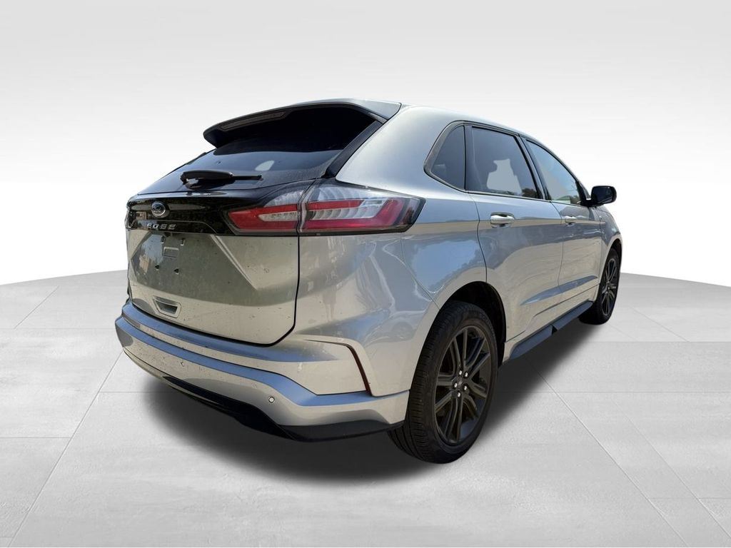 2024 Ford Edge ST photo 4