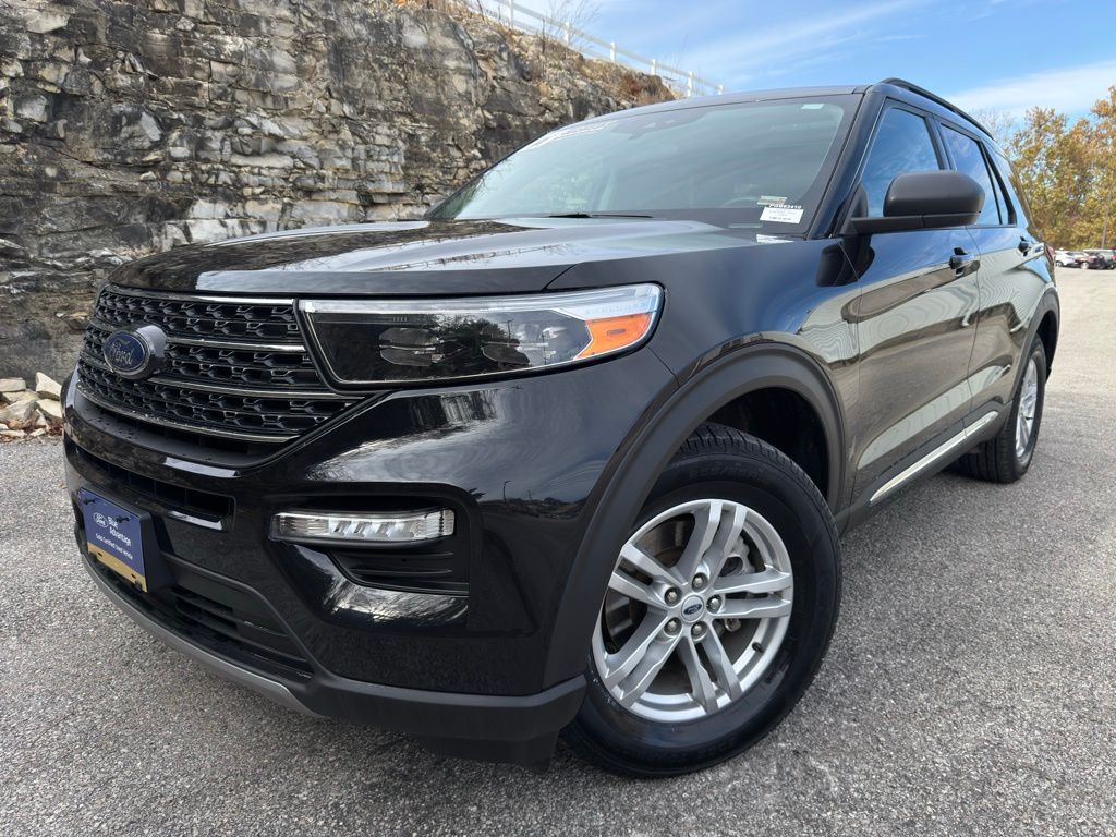 2023 Ford Explorer XLT photo 2