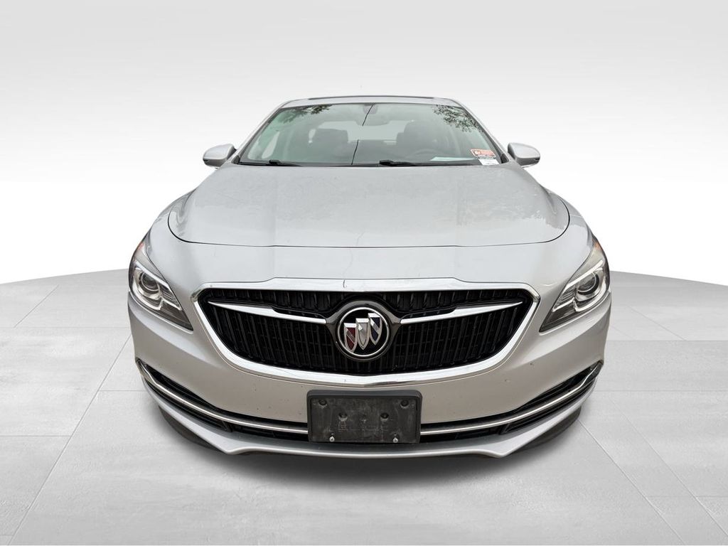 2017 Buick LaCrosse Essence photo 3