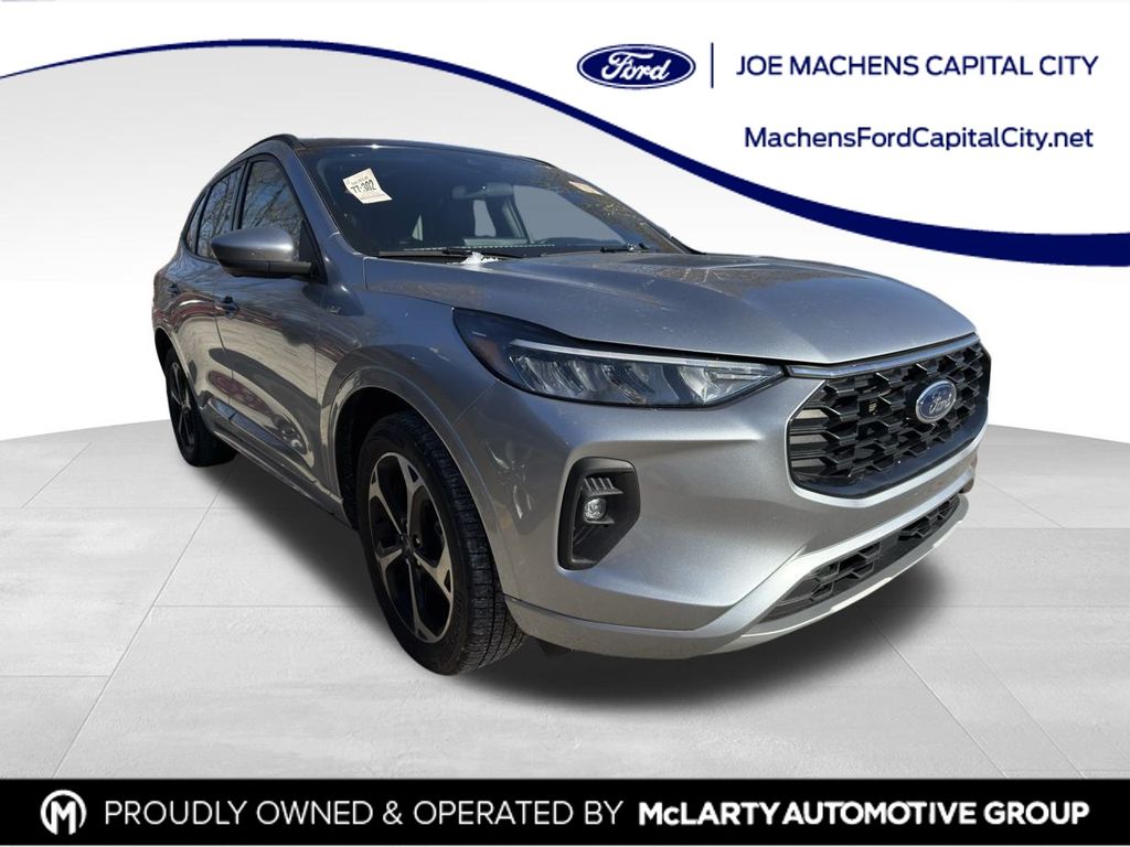 2023 Ford Escape ST-Line Select's photo