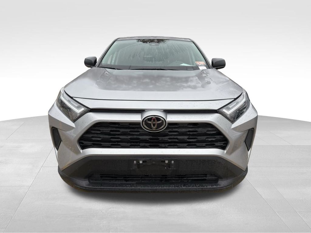 2023 Toyota RAV4 LE photo 3