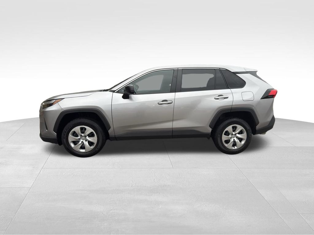 2023 Toyota RAV4 LE photo 2