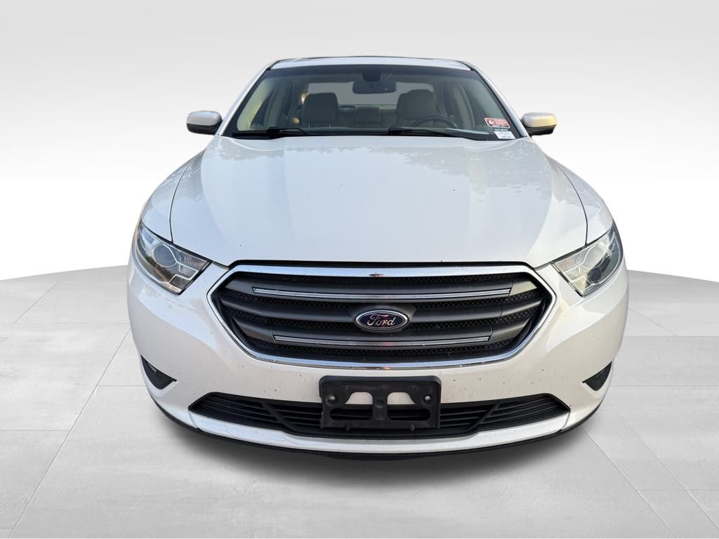 2016 Ford Taurus SEL photo 3