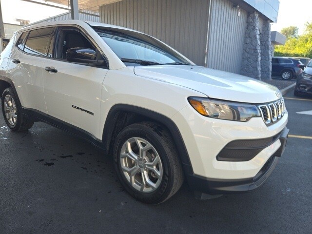 2024 Jeep Compass Sport photo 2