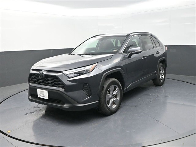 2025 Toyota RAV4 Hybrid XLE photo 2