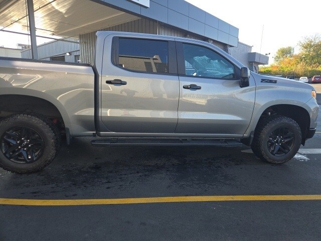 2023 Chevrolet Silverado 1500 LT Trail Boss photo 3