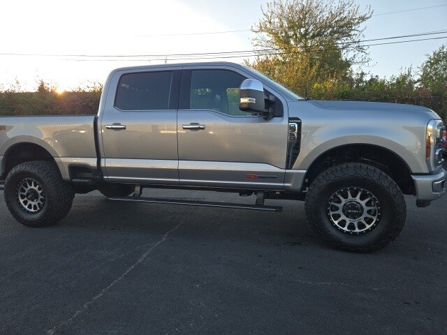 2024 Ford F-350 Platinum photo 3