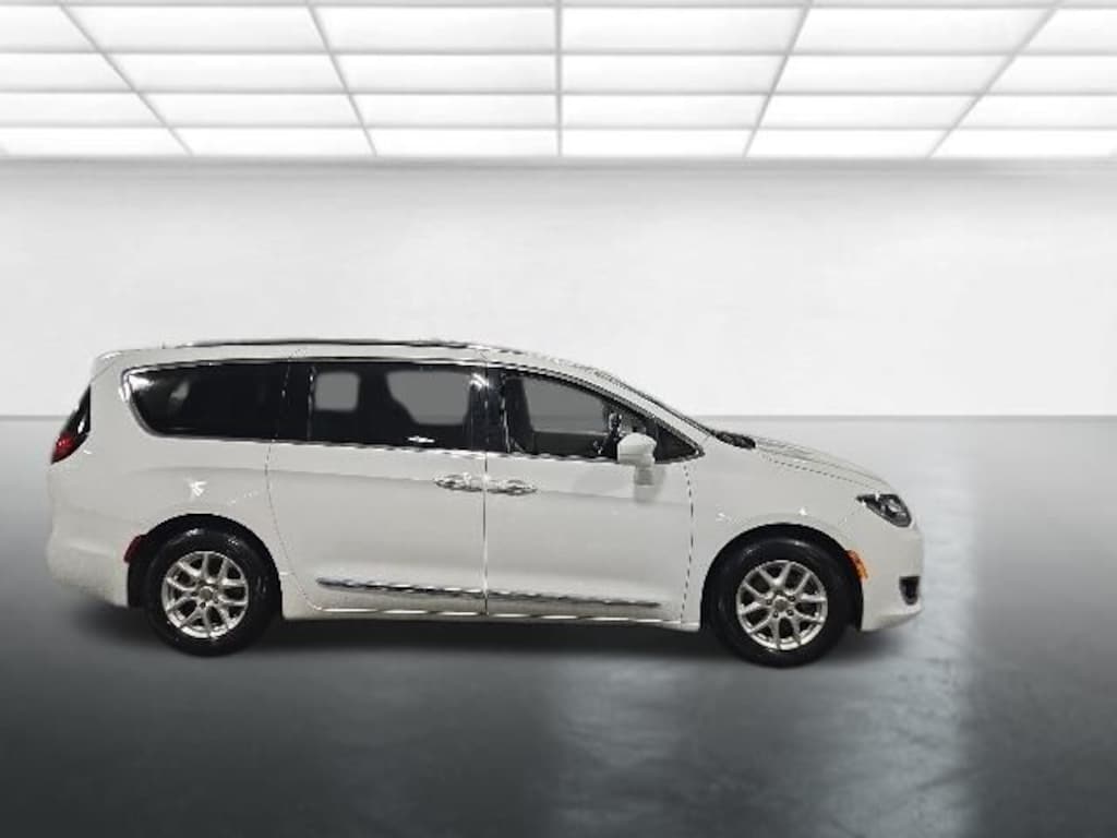 Used 2020 Chrysler Pacifica Touring L Minivan/Van