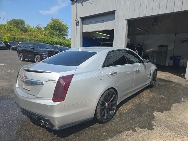 2017 Cadillac CTS V Sedan Base photo 3