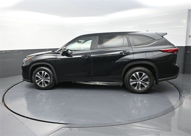 2023 Toyota Highlander L photo 4