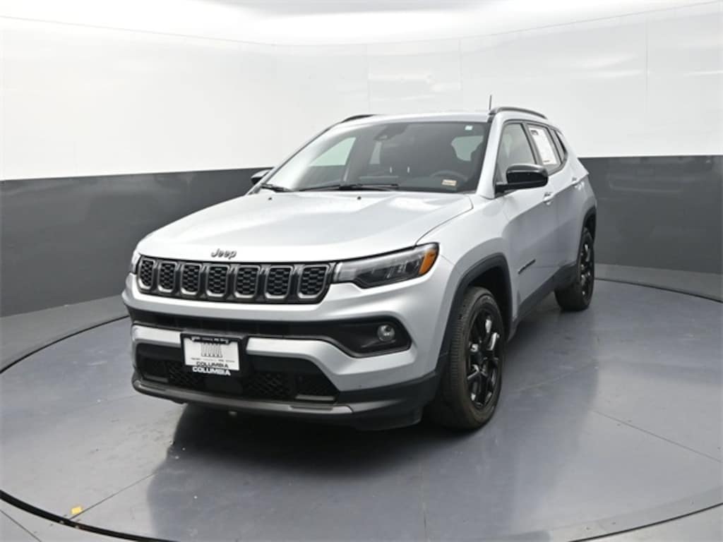 Used 2025 Jeep Compass Latitude SUV