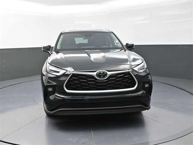 2023 Toyota Highlander L photo 2