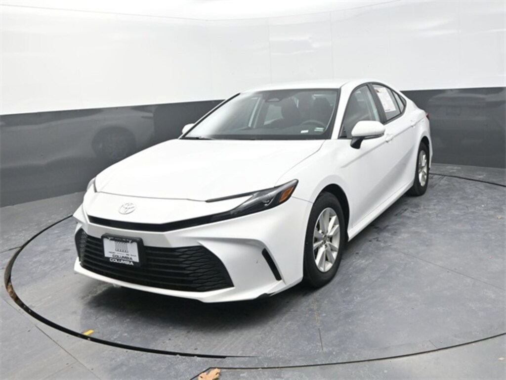Used 2025 Toyota Camry SE Sedan