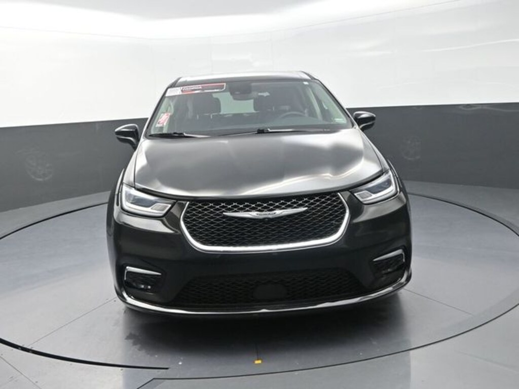 Used 2023 Chrysler Pacifica Touring L Minivan/Van