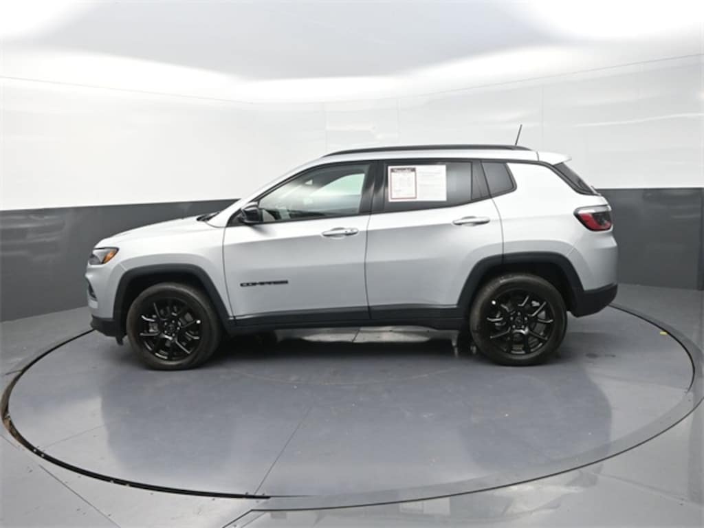 Used 2025 Jeep Compass Latitude SUV