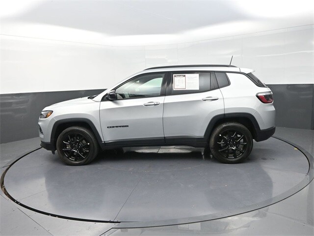 2025 Jeep Compass Latitude photo 3