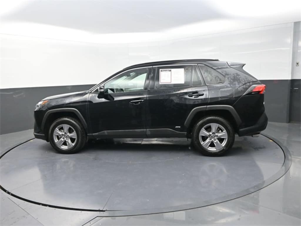 Used 2025 Toyota RAV4 Hybrid XLE SUV