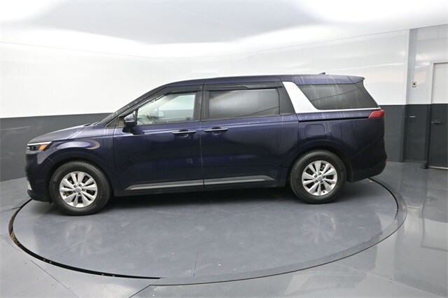 2022 Kia Carnival LXS photo 4