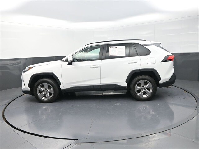 2022 Toyota RAV4 XLE photo 4