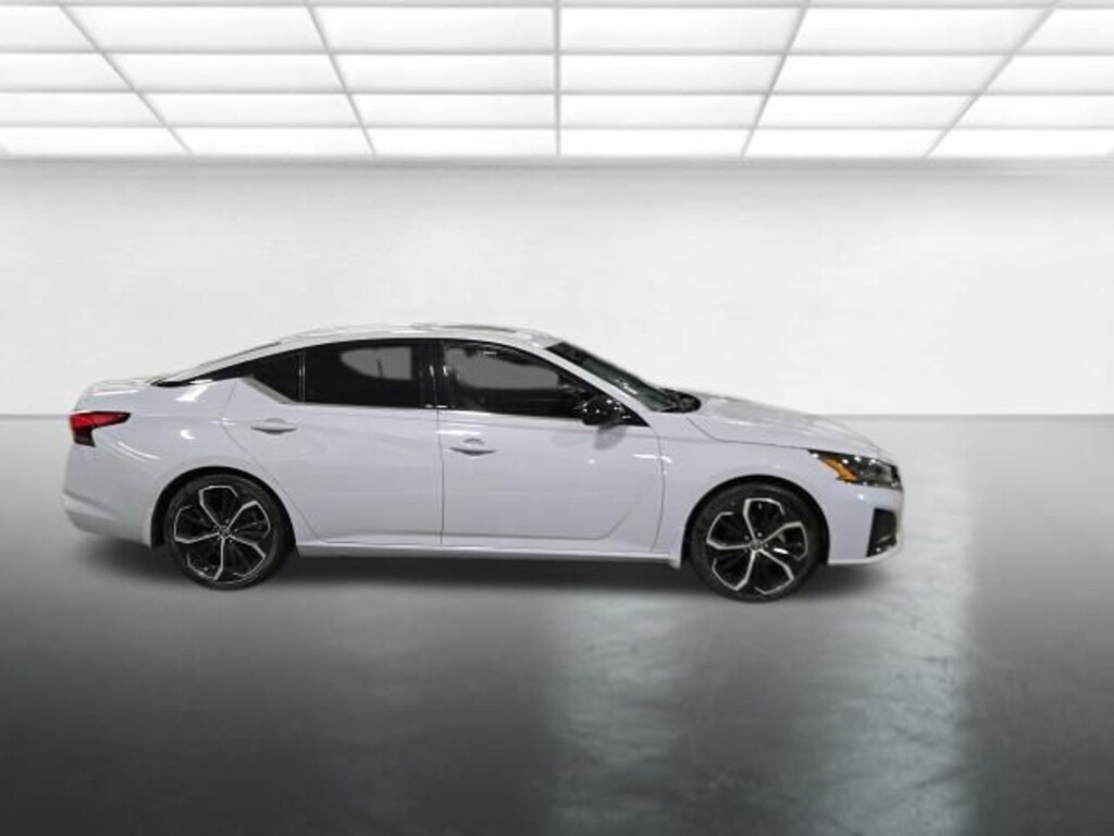 Used 2024 Nissan Altima 2.5 SR Sedan