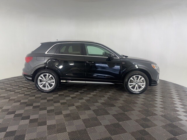 2023 Audi Q3 S line Premium photo 4