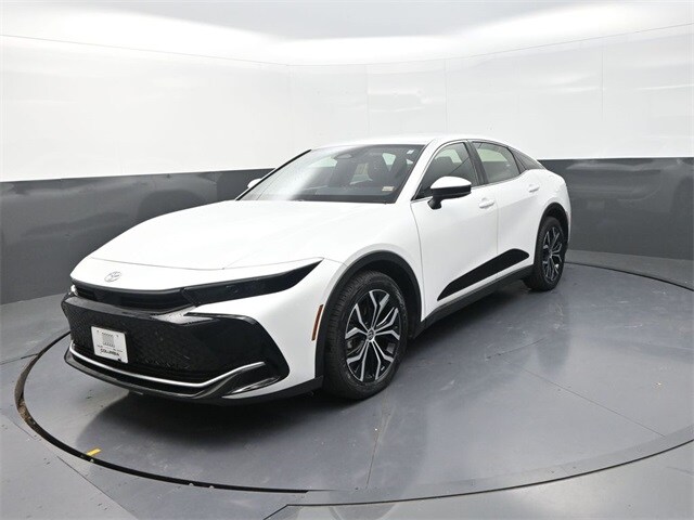 2024 Toyota Crown XLE photo 3