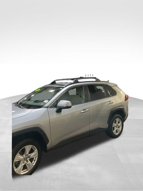 2020 Toyota RAV4 XLE photo 2