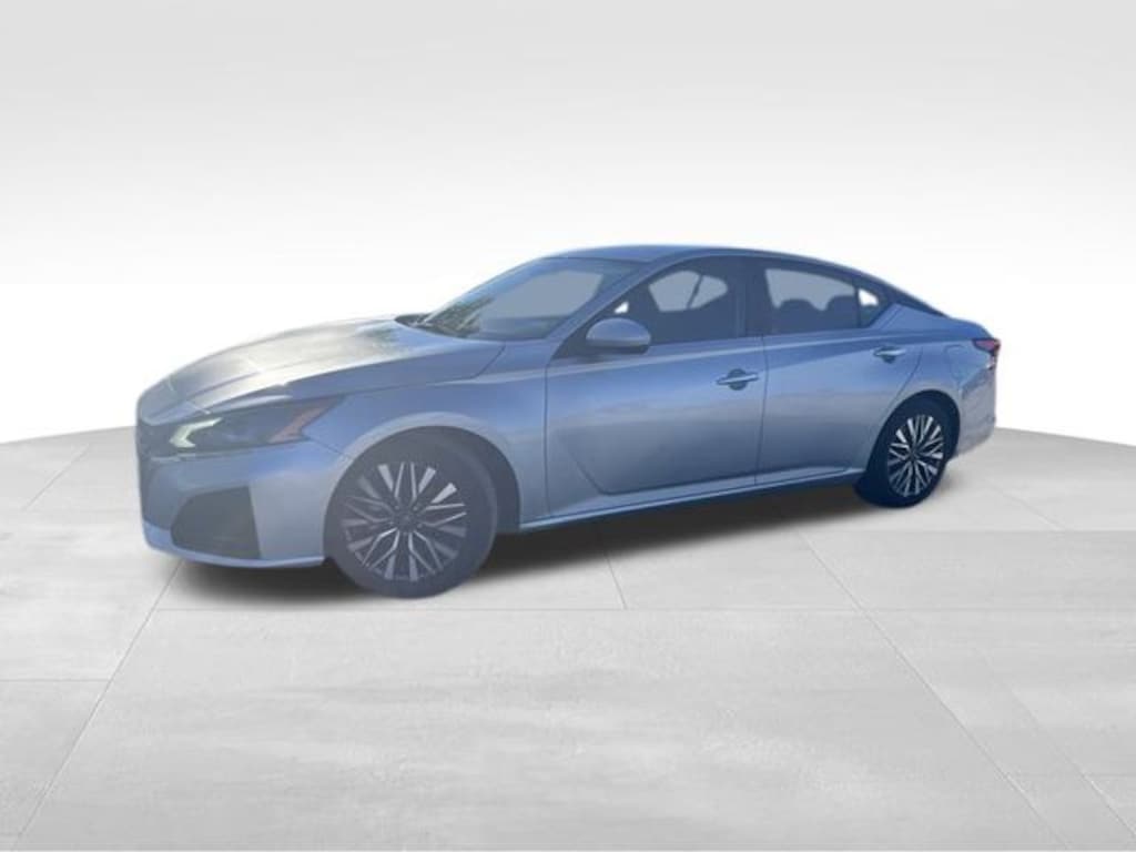 Used 2023 Nissan Altima 2.5 SV Sedan