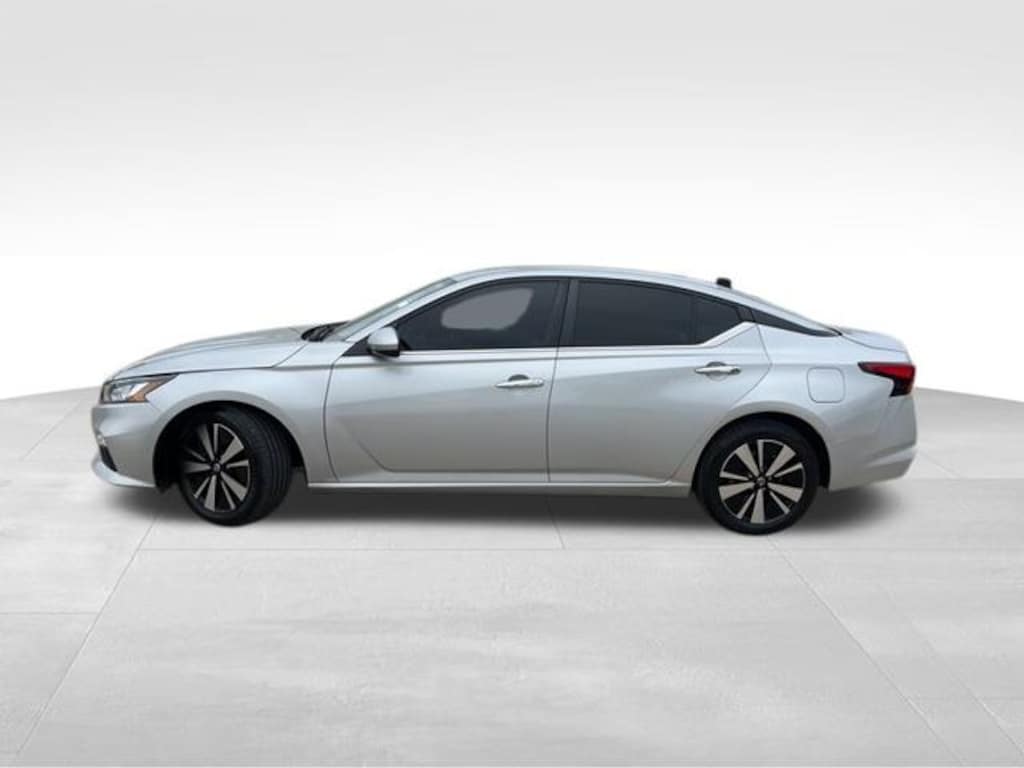 Used 2022 Nissan Altima 2.5 SV Sedan