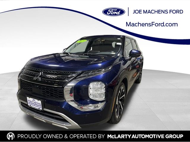 2023 Mitsubishi Outlander Plug-In Hybrid SE's photo