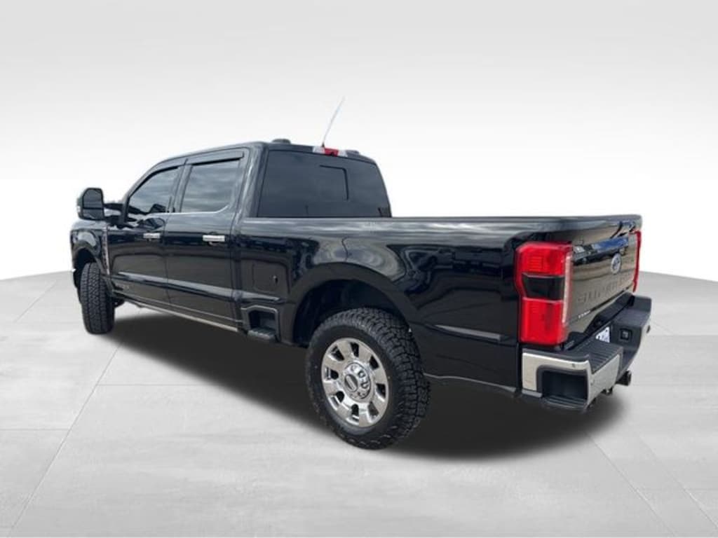 Used 2024 Ford F-250SD Lariat Truck