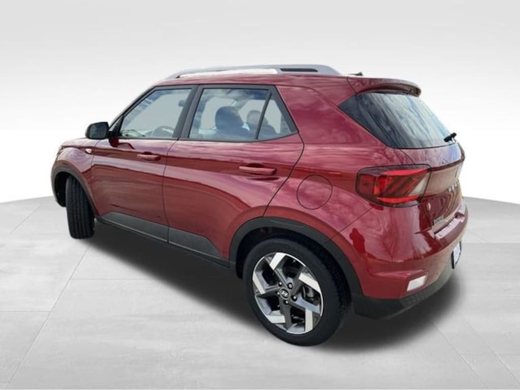 Used 2024 Hyundai Venue SEL SUV