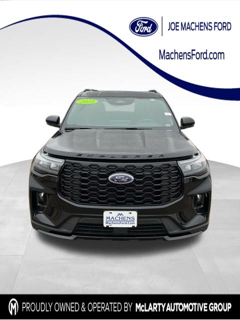2025 Ford Explorer ST-LINE's photo
