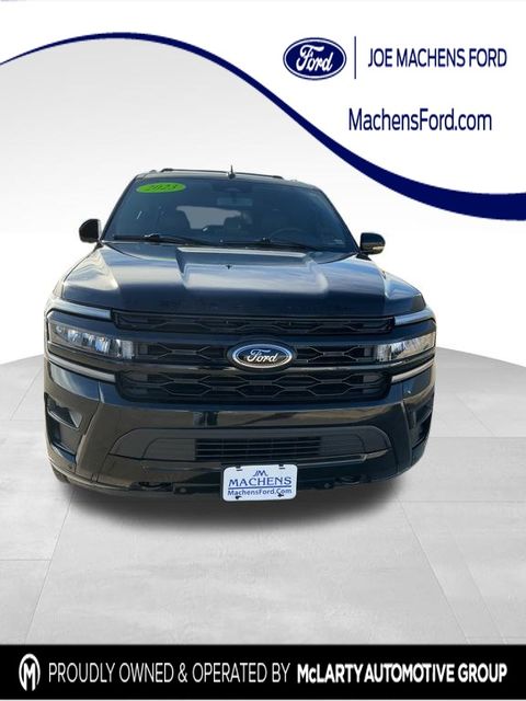 2023 Ford Expedition Limited's photo
